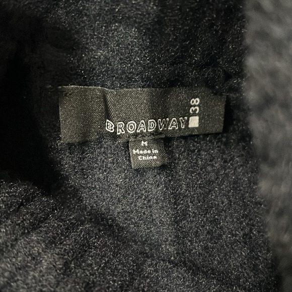 BROADWAY 38 heart turtleneck sweater - Picture 7 of 10